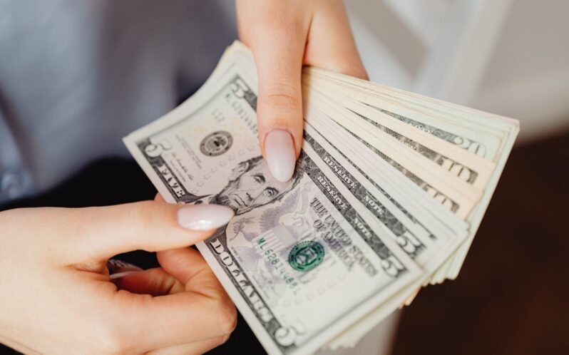 10 ways by which Food delivery companies make money